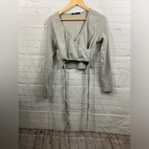 Nasty Gal Tops - Nasty Gal Cropped Long Sleeve Deep V-Neckline Gray Top Womens Size 10 Wrap Tie
